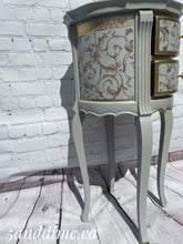 Load image into Gallery viewer, Italianate Accent Table