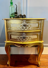 Load image into Gallery viewer, Vintage Italian Gilt-painted Table