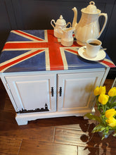 Load image into Gallery viewer, Union Jack Tables